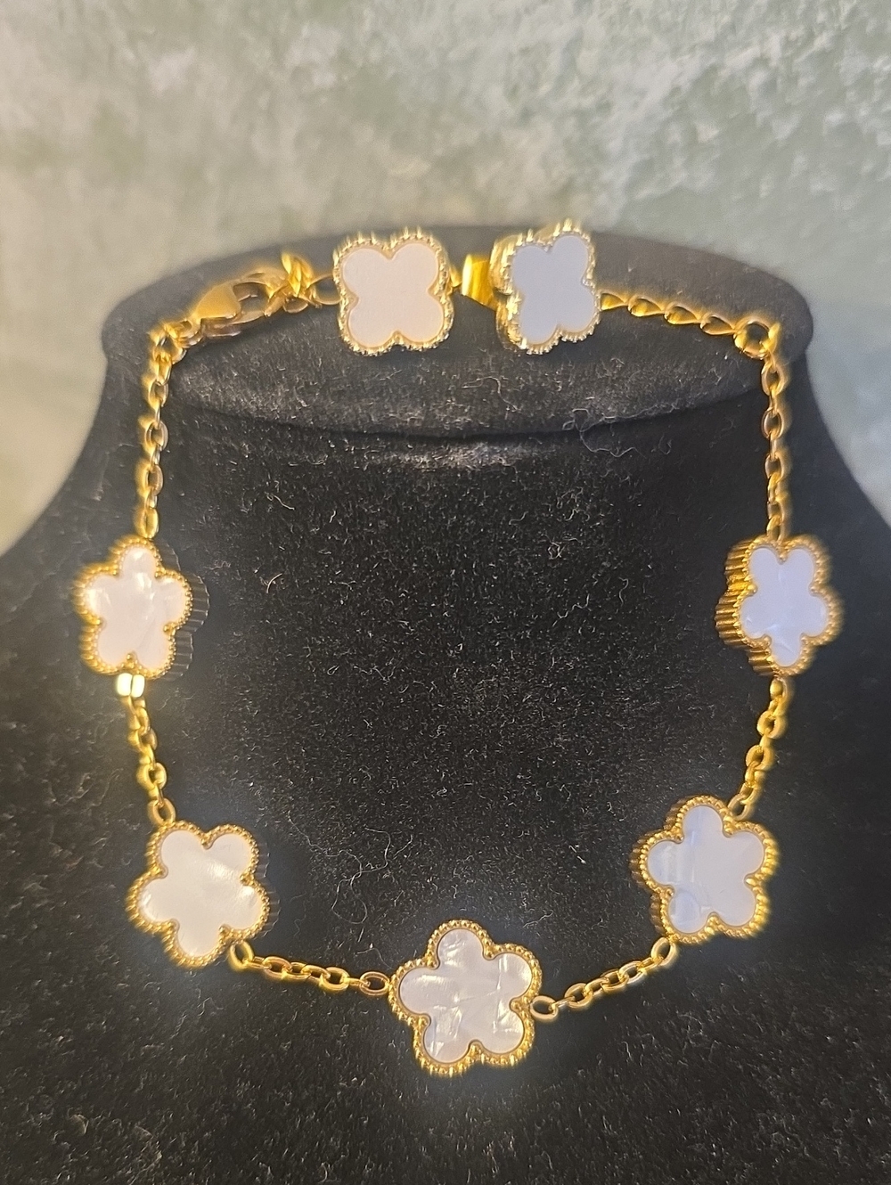 Clover Link Bracelet with White Mother-of-Pearl Accents & Earrings New